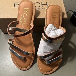 New in box Matisse metallic Tri tone sandals